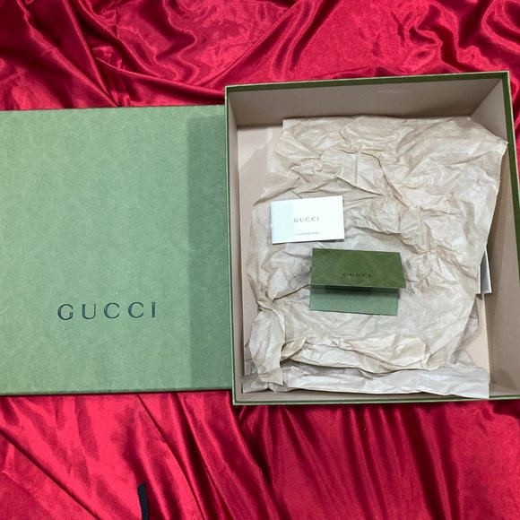 Large Gucci Box - Picture 2 of 4